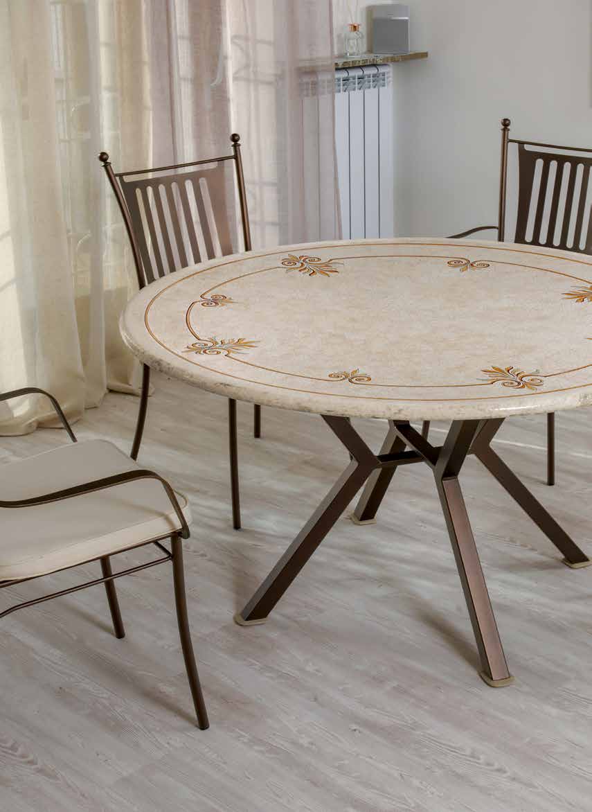 runder Steintisch mit Metallgestell