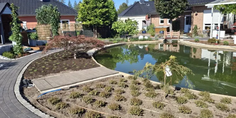 Japanischer Garten mit Schwimmteich